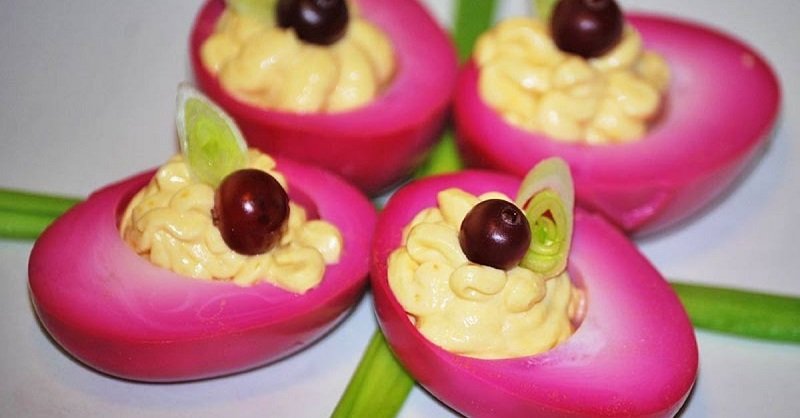 подача яиц с начинкой