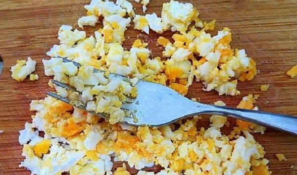 яйца, жаренные в скорлупе