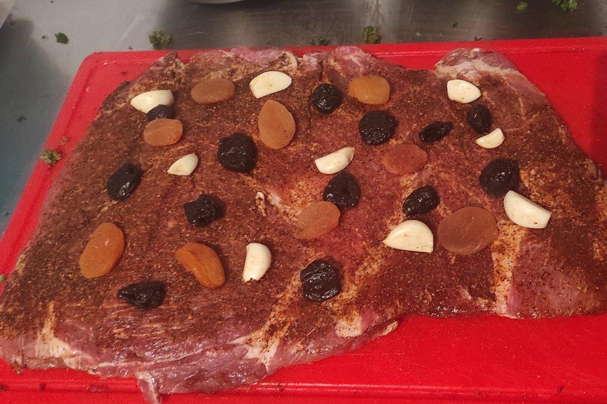 свинина с сухофруктами в духовке