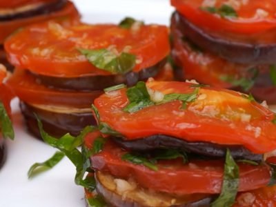 Закуска из баклажанов с помидорами и чесноком