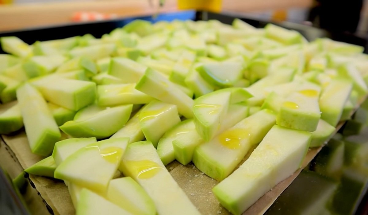 кабачки на противне