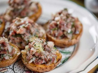 Закуска из картофеля с селедкой: два вкуса в одном блюде