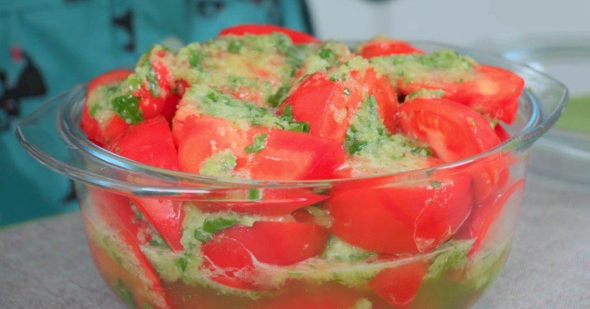 помидоры под чесночным соусом