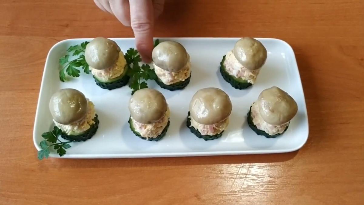 закуска в виде грибов