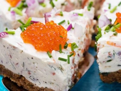 Закусочный торт с лососем