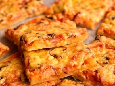 Пышная заливная пицца с грибами