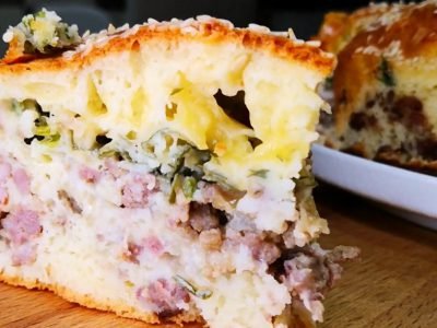 Заливной пирог с фаршем и луком