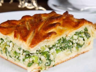 Заливной пирог с луком и яйцом