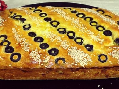 Заливной пирог с маслинами