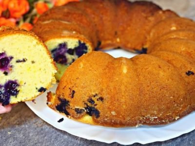 Заливной пирог с ягодами и сухофруктами «12 ложек»