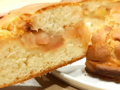 Заливной яблочный пирог на молоке