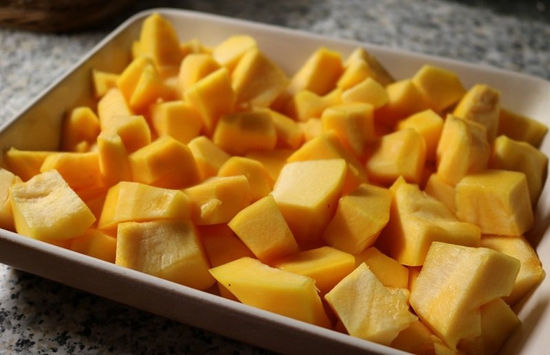 Запеченная пряная тыква, этапы приготовления, нарезать ломтиками
