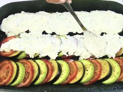 Запеченные баклажаны и кабачки в сметане