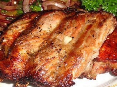 Запеченные свиные ребрышки