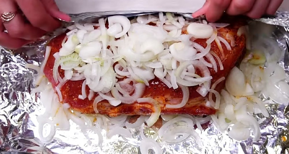 Запеченный карбонад «Горе луковое» - Со Вкусом