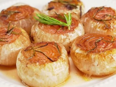 Запеченный маринованный лук на закуску