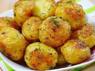 Запеченный молодой картофель