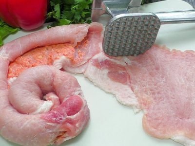 Запеченный мясной рулет из отбивных