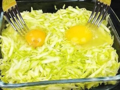 Простая запеканка из кабачков на сковороде