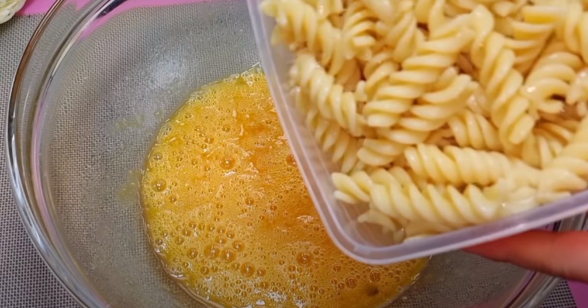 Рецепт макароны с яйцом на сковороде рецепт с фото