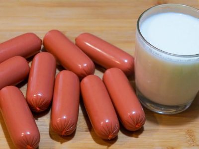 Пышная запеканка на кефире с сосисками