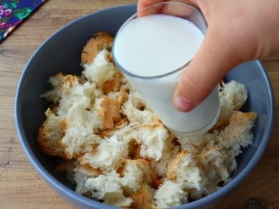 Быстрый завтрак из черствого хлеба и яиц