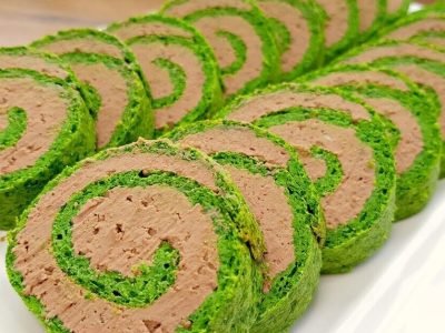 Зеленый рулет из шпината