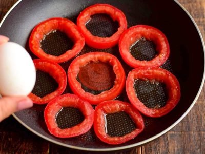 Жареные кольца томатов с начинкой к завтраку