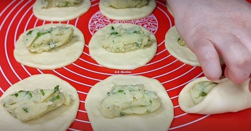 формирование пирожков с картошкой