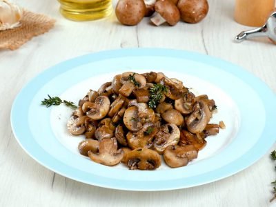 Жареные шампиньоны с чесноком