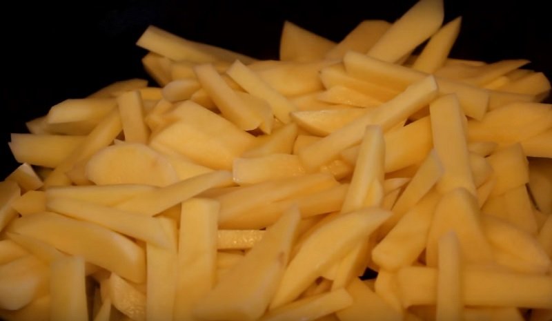 жареный картофель с грибами