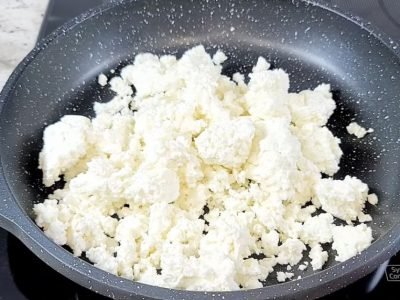 Жареный творог с сахаром: готовлю необычный десерт