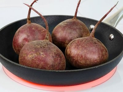 Жареный винегрет с маринованным луком