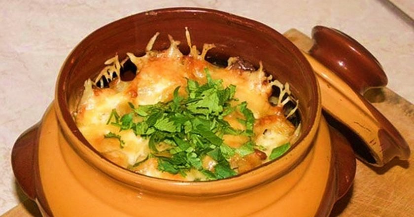Жаркое в горшочках с картошкой, свининой, грибами и сыром в духовке простой рецепт пошаговый