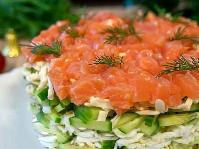«Женская радость»: салат с семгой